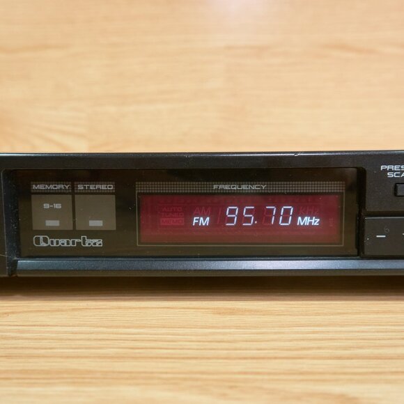 Akai AT-A301 Quartz Synthesizer AM/FM Receiver Tuner, Tested and Working - Picture 4 of 8